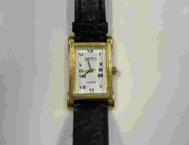 Vintage AMERICA Perry Ellis Gold Tone Quartz Analog Women's Watch APE1448 Japan