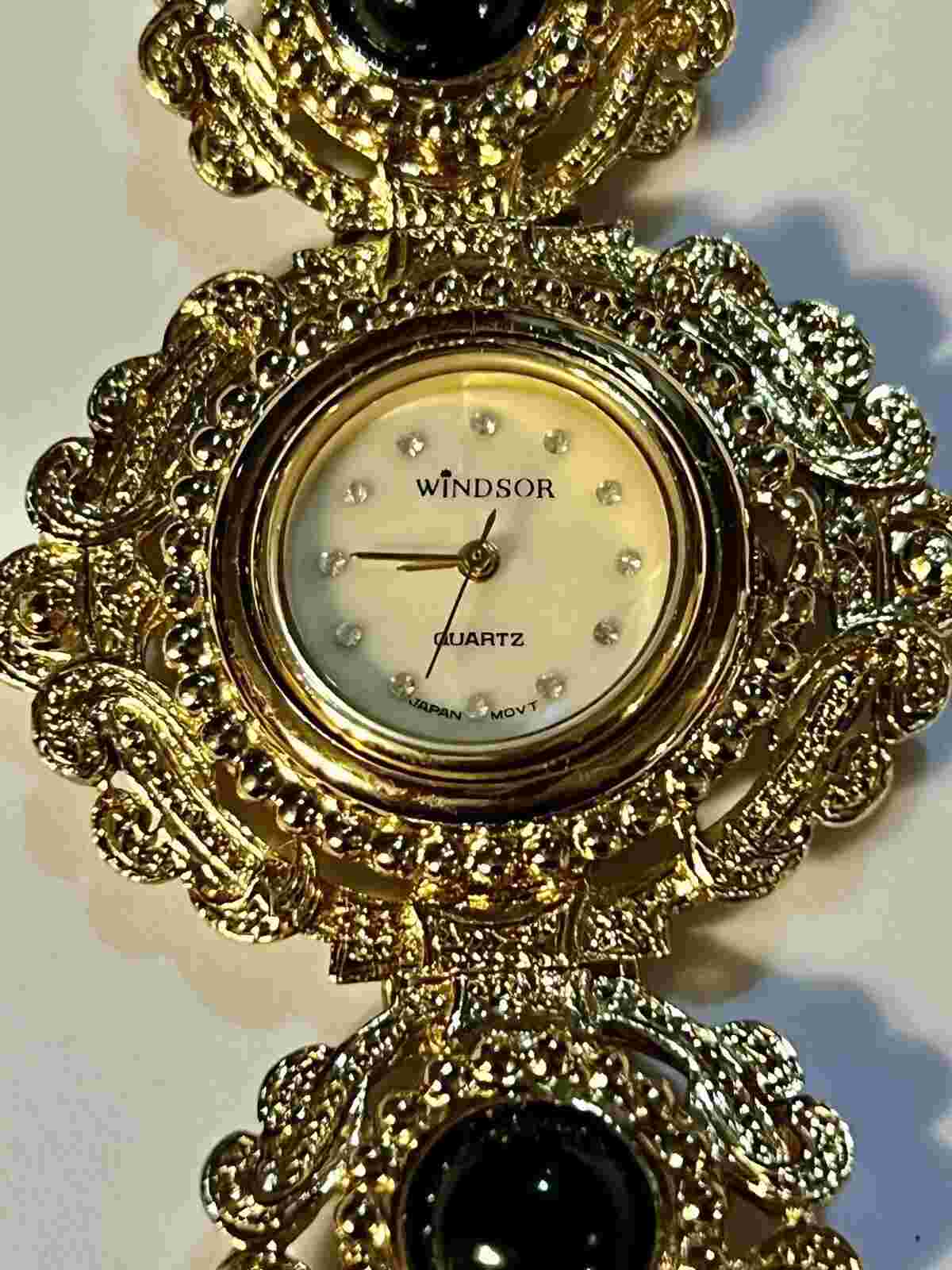 Vintage Windsor Women’s Quartz Goldtone And Faux Onyx Watch Heavy