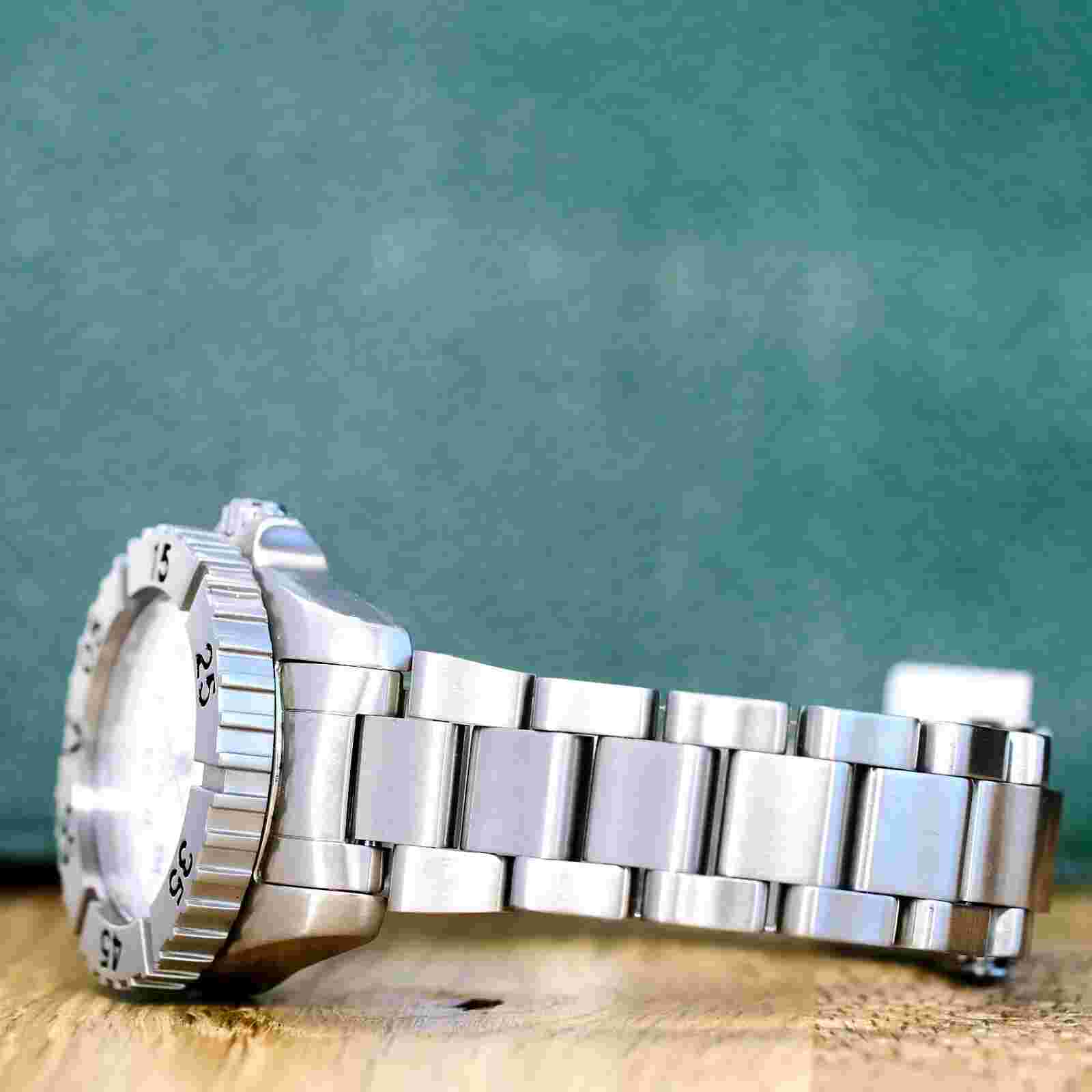 BEUCHAT ABYSS DIVERS WOMENS WATCH WHITE ARABIC DIAL ROTATING BEZEL 200M