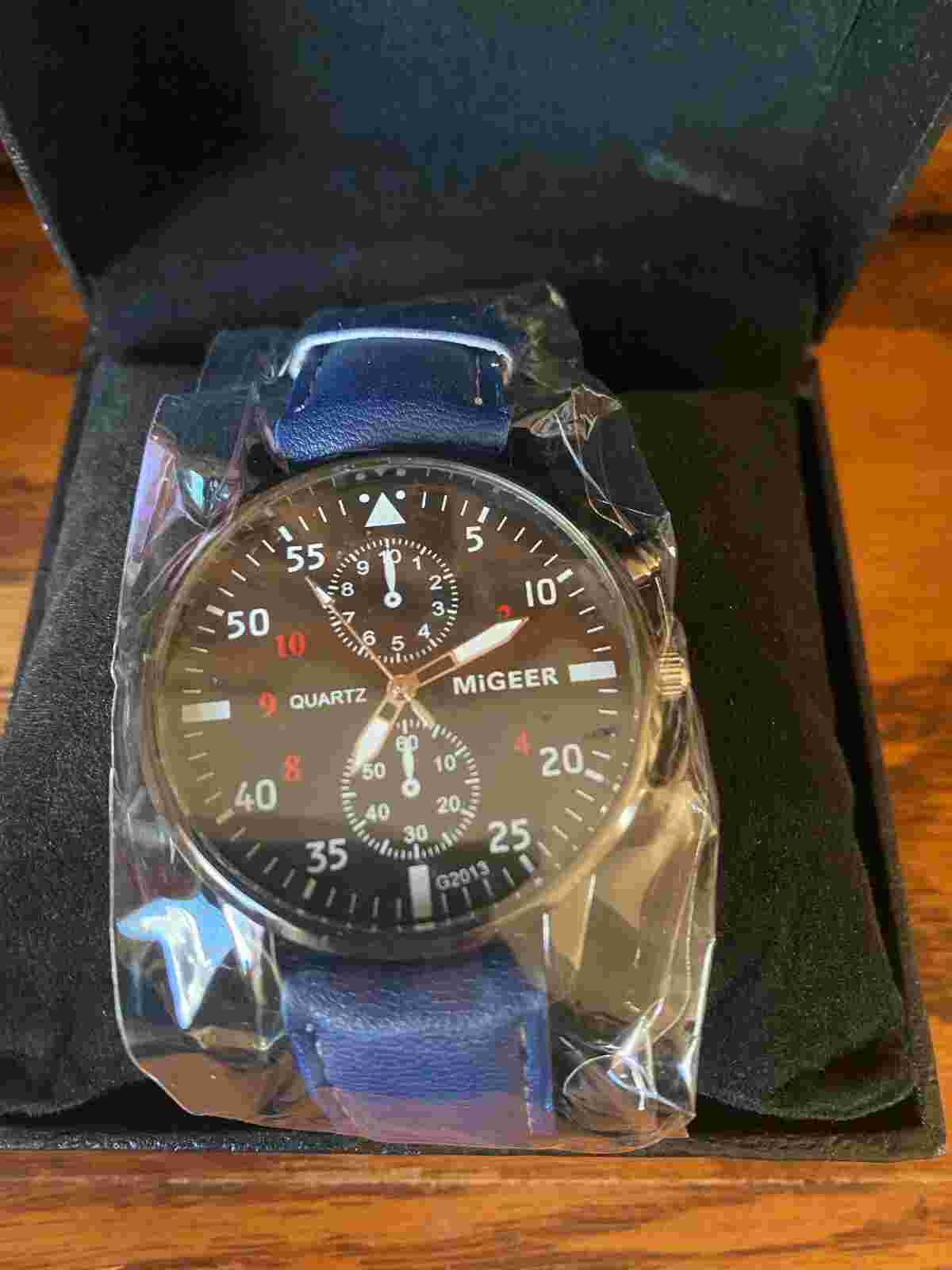 Migeer Brand ~ Quartz Wristwatch ~ Navy Blue Band