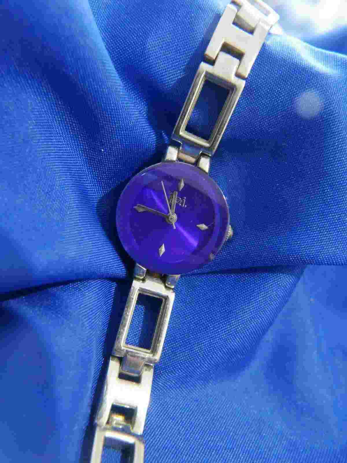 L.E.I. 9284 PURPLE FACE SILVER TONE estate watch, new battery A10