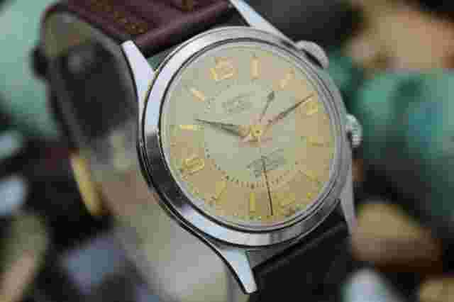 Vintage ACCRON Bond Alarm 17 Jewel Hand Wind Alertic Men's Dress Watch