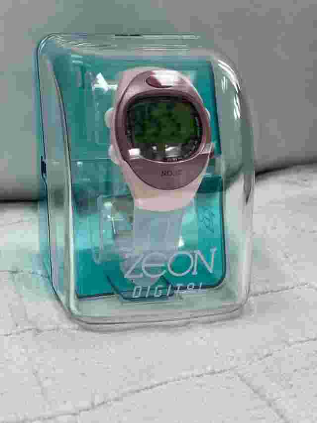 VINTAGE LADIES UNISEX RARE RETRO ZEON DIGITAL WATCH NEW IN BOX