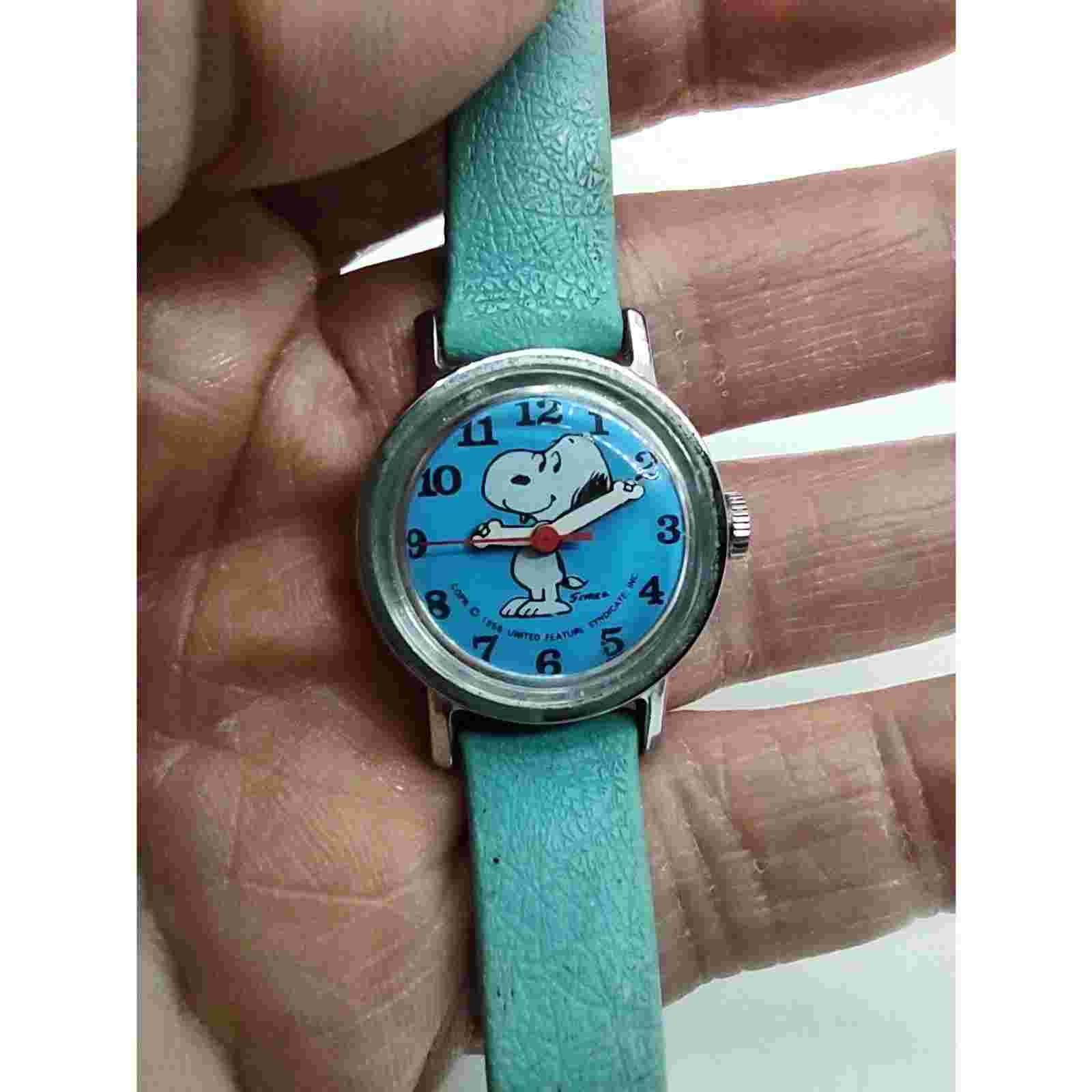 Snoopy Vintage Rare Sky Blue Color Watch Wind Up 1958 United Feature Synd- Rare
