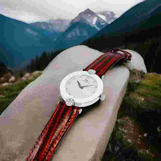 Oniss Women's Goldtone/Red Swiss 'Facet II' Leather band watch