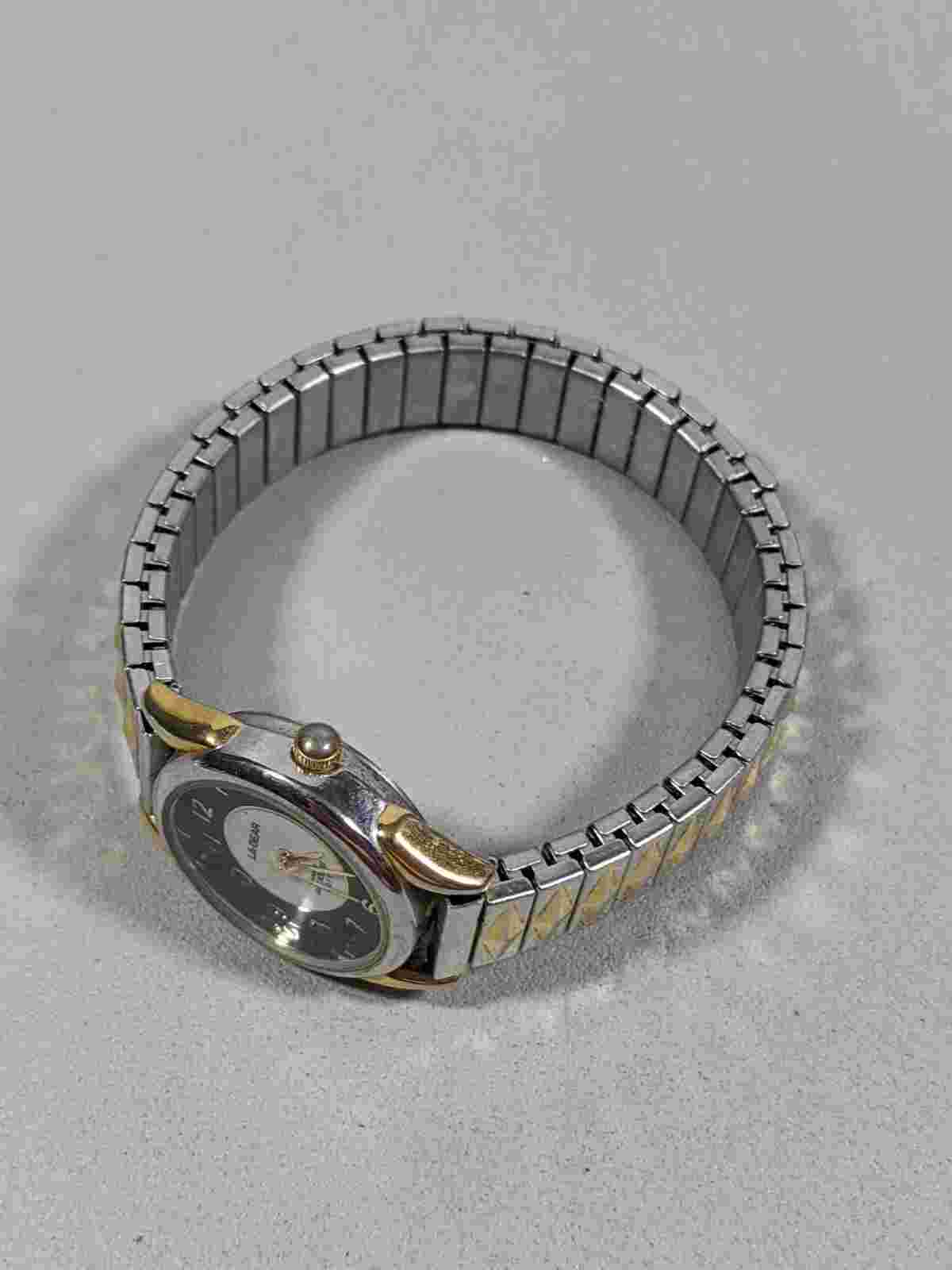 Vintage LA Gear Round Silver Tone Case 23 mm SS Two Tone Stretch Band Watch