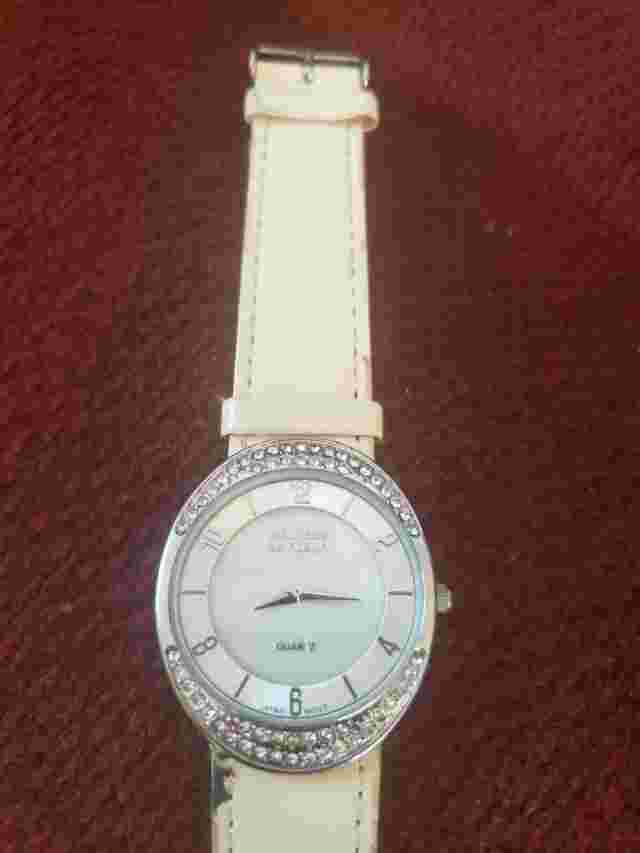 Ladies Montres De Fleur Women's wristwatch Japan Movt 333356. Quartz.