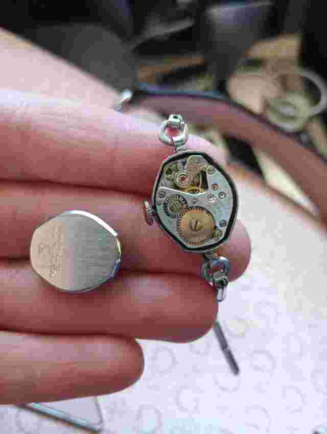 7 Jewels Swiss Accord Vintage Women's Watch