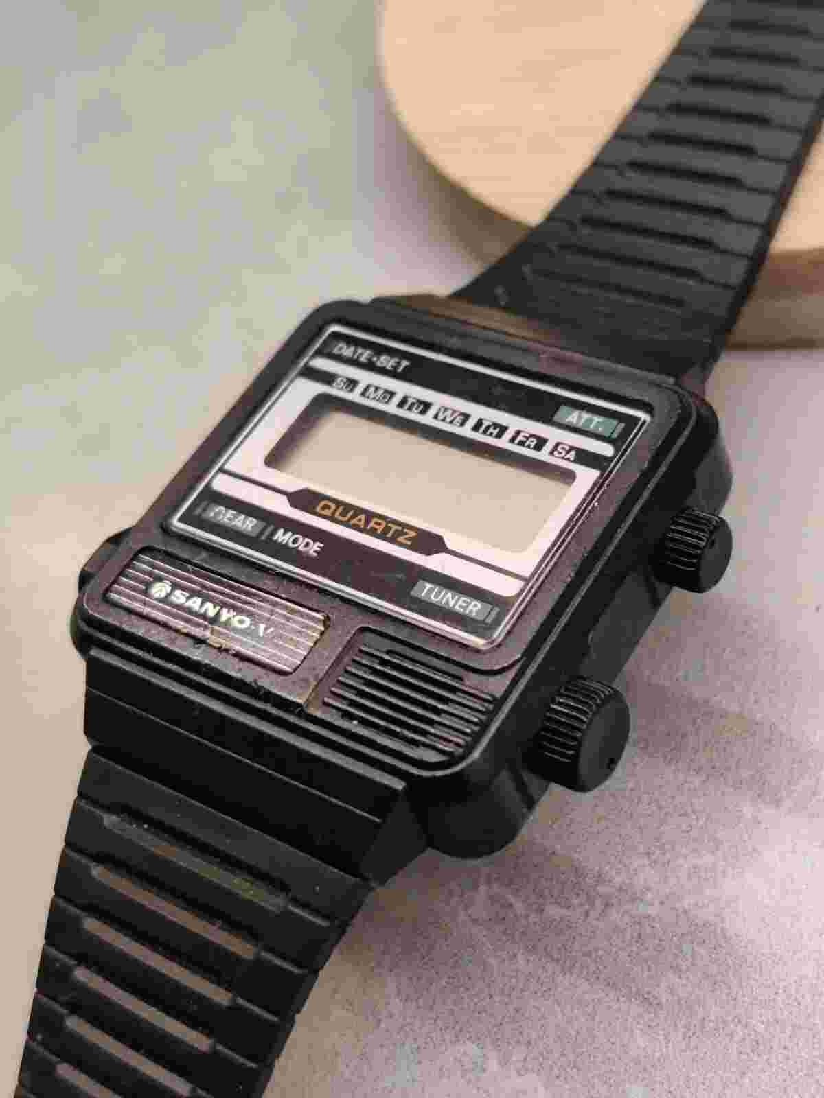 Vintage 1990’s Sanyo Radio R10p watch **SPARES**