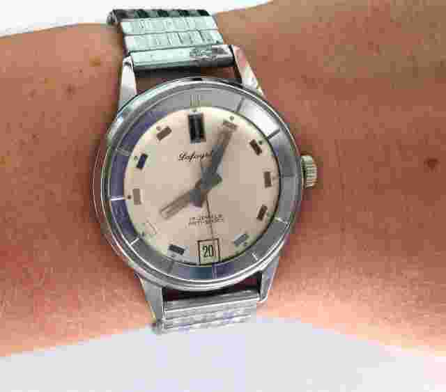 VINTAGE LAFAYETTE SWISS GENTS WATCH 17 JEWELS WIND UP FLEX STRAP RUNS RARE FIND