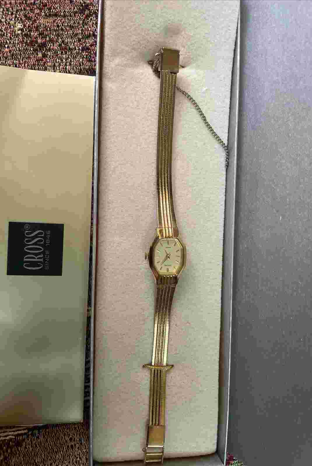 Cross woman’s fancy rest watch