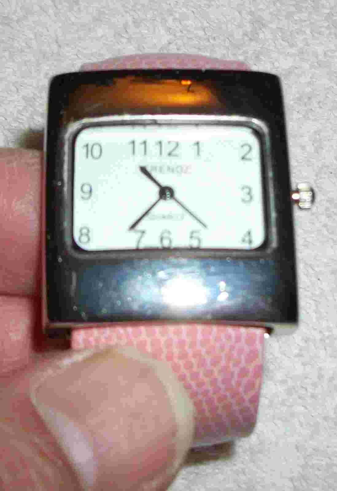 Vintage Trendz pink "snakeskin" Womens Bracelet  Watch, new battery, runs great