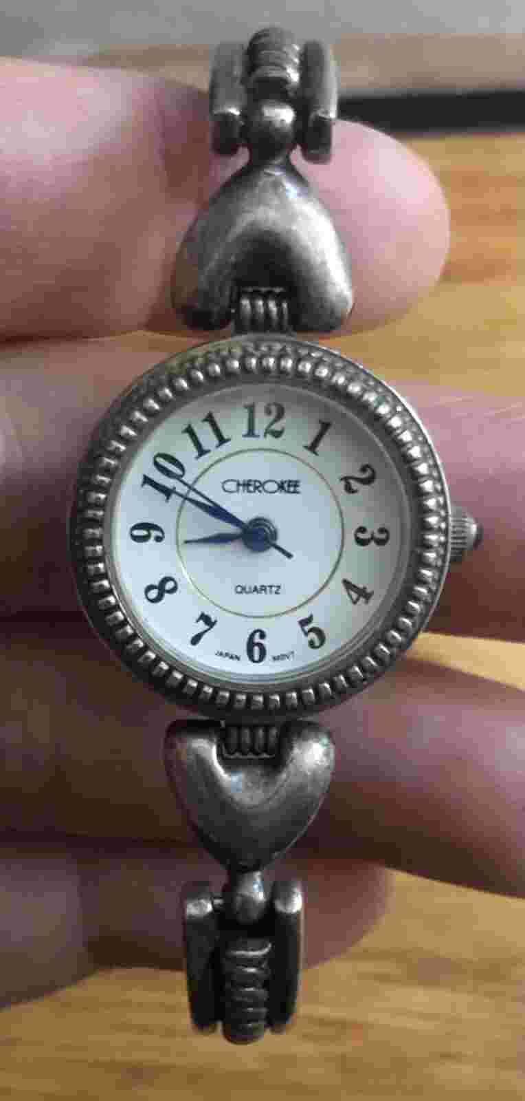 Vintage Women’s Cherokee Heart Design Band Analog Quartz Watch needs battery