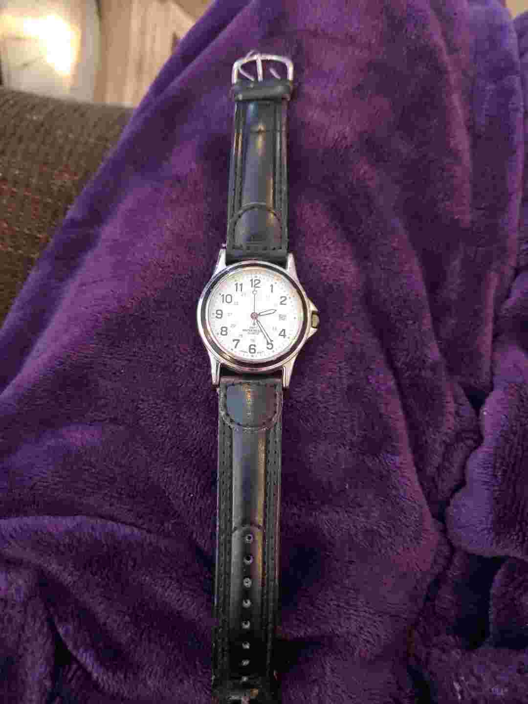 Vintage Puritan 60561 Watch W/date 100 Ft Water Resistant. New Battery.