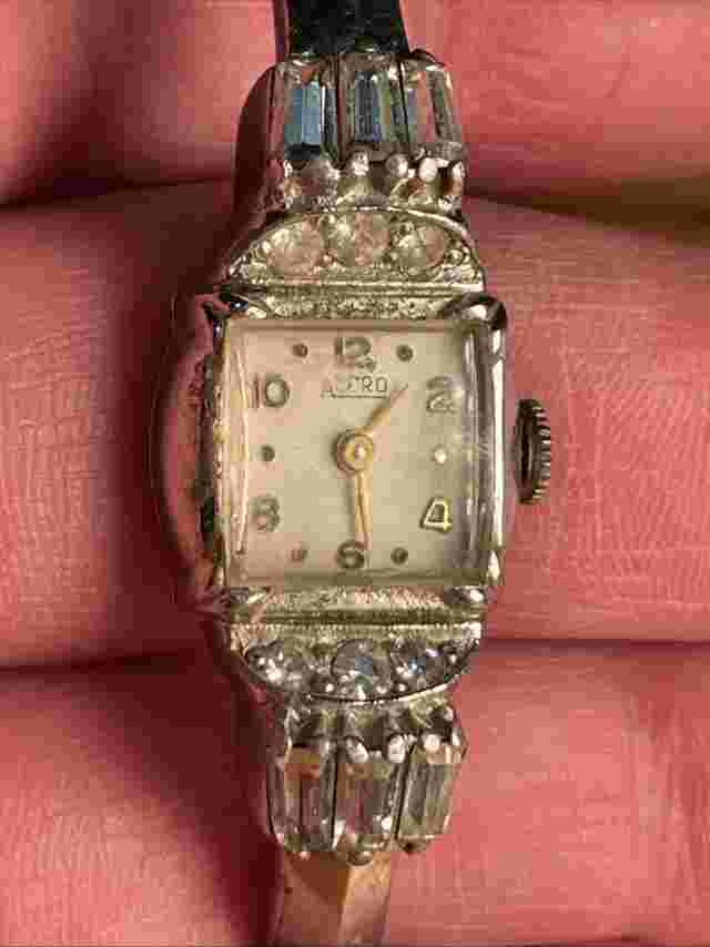 Vintage Accro Women’s Mechanical Wristwatch For Parts Or Repair