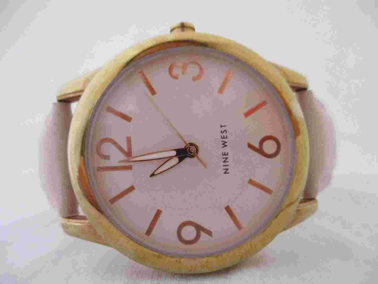 Nine West Women's Pink Buckle Band Analog Watch *Working*