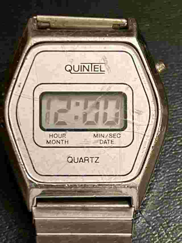 Vintage Qunitel Silver Stretch Band LCD Digital Quartz Watch Estate Pick As Is