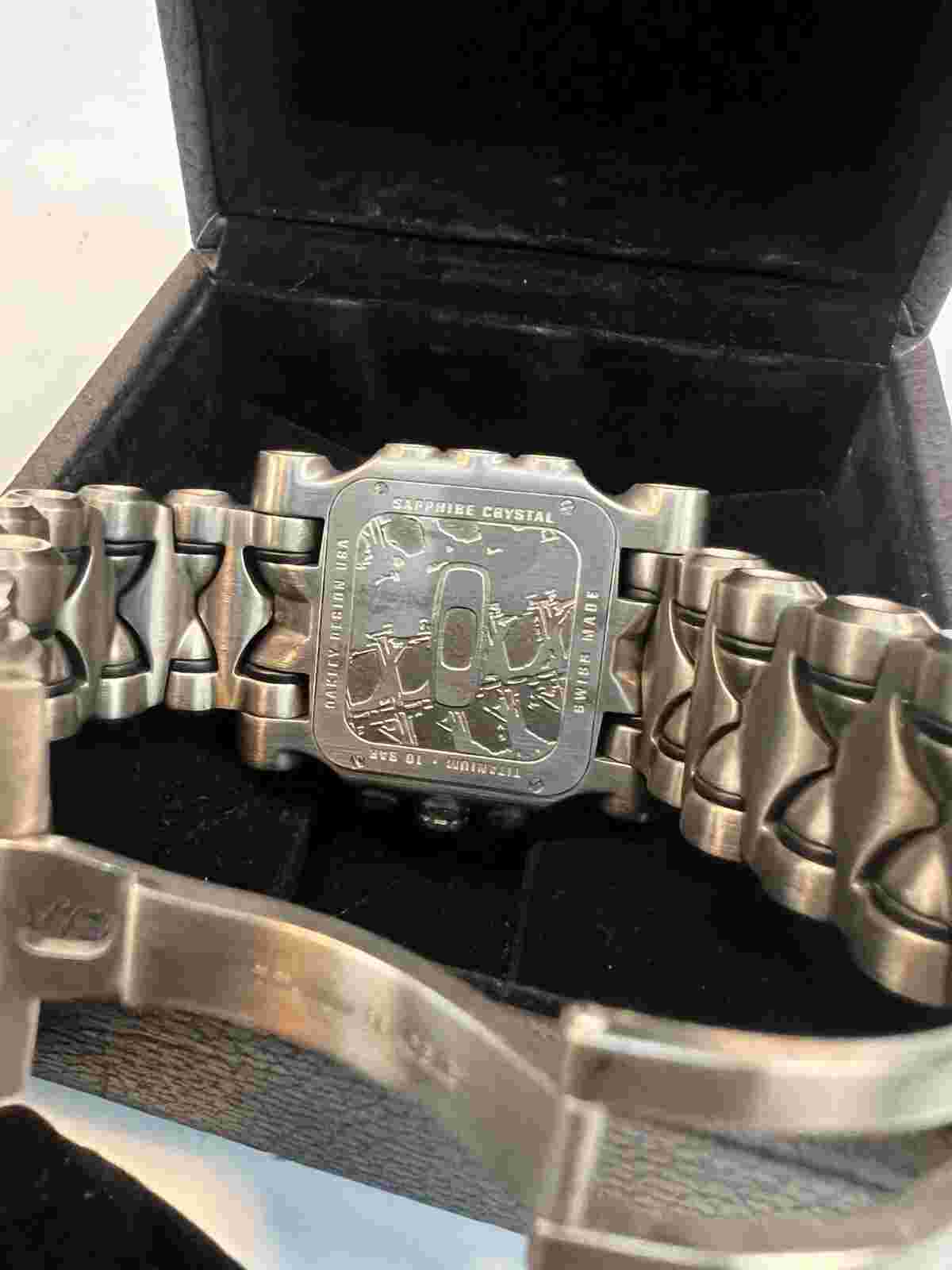 Oakley Minute Machine Time Tank Titanium 43mm Black Dial Men's Watch With Box