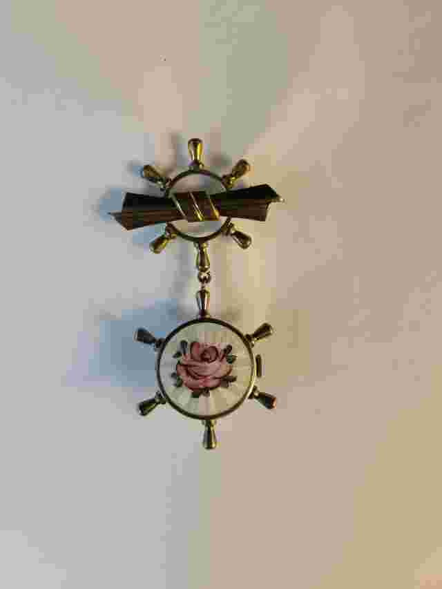 Vintage Pierce Pin Watch, small lady size ,very nice detail rose ,working