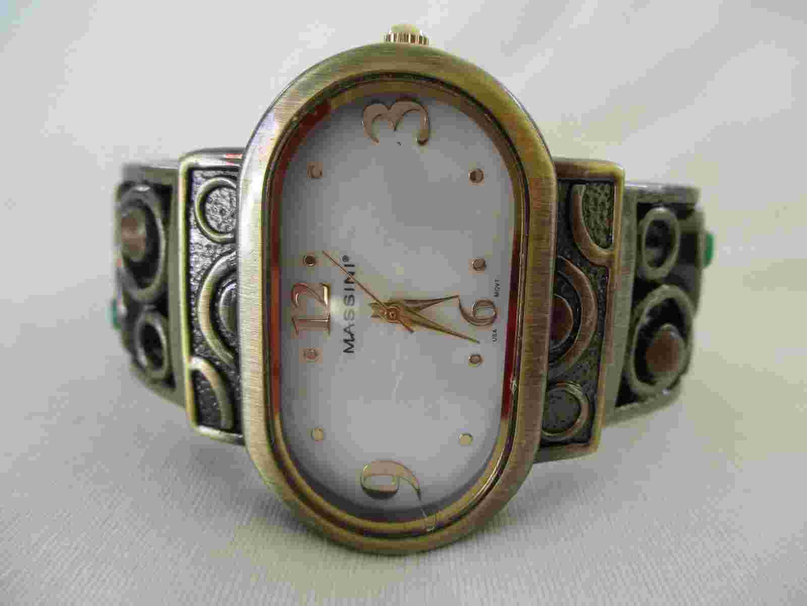 Massini Analog Wristwatch with a Cuff Band