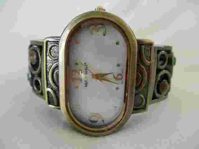 Massini Analog Wristwatch with a Cuff Band