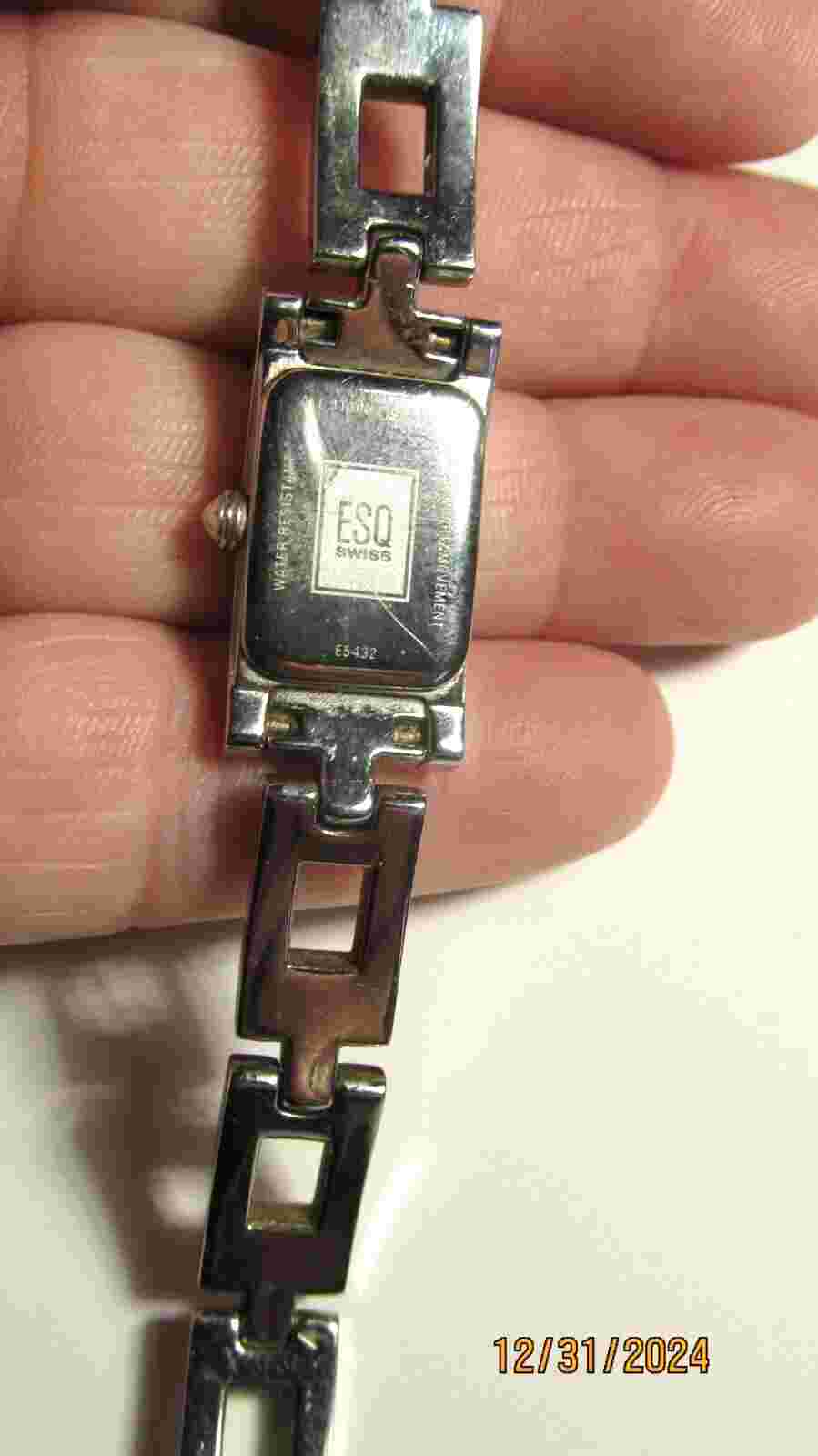 ESQ SWISS MADE SWISS QUARTZ E5432 SILVER WATCH NEEDS BATTERY