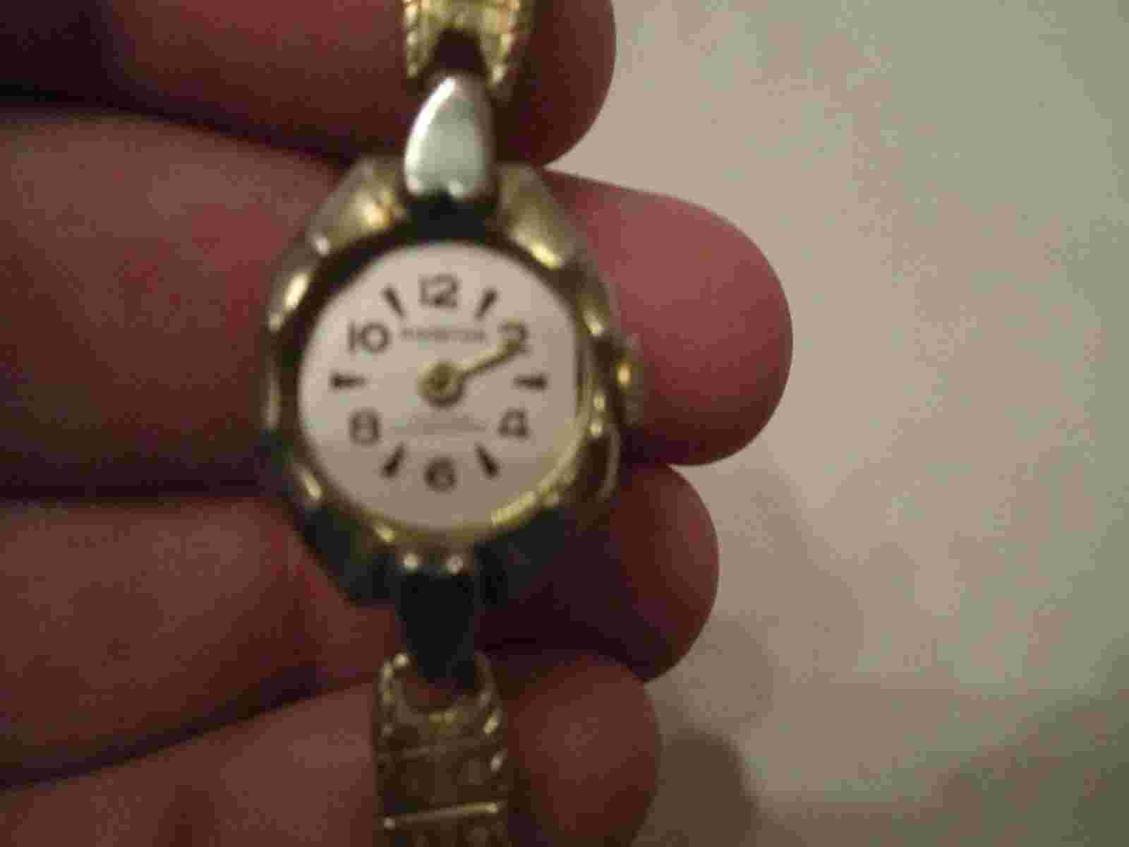 LADIES' KINGSTON 17 JEWEL WATCH - RUNS GREAT -  WIND UP - SC8