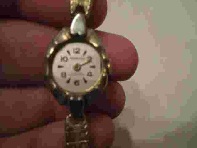 LADIES' KINGSTON 17 JEWEL WATCH - RUNS GREAT -  WIND UP - SC8