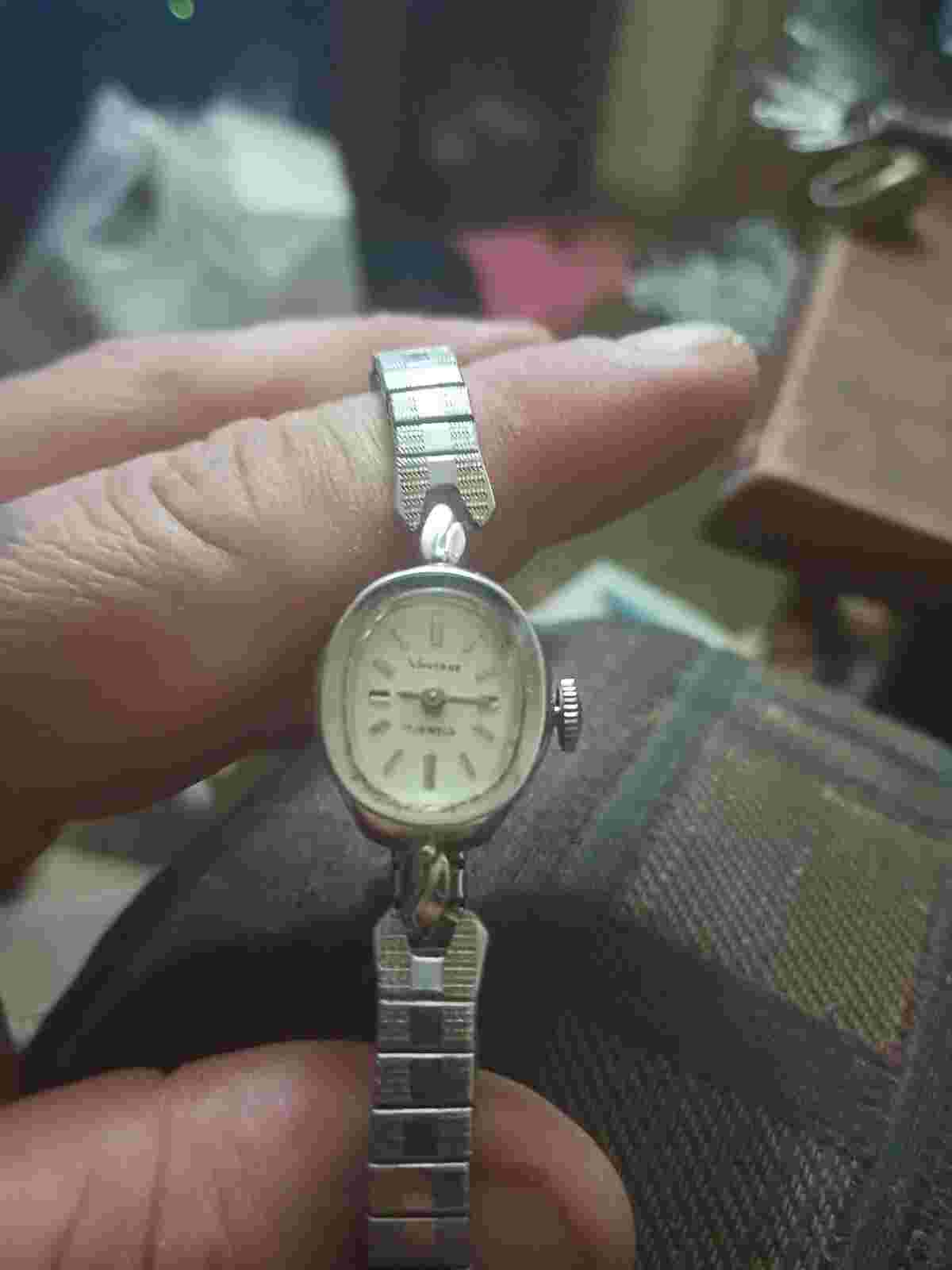 Vintage VANTAGE 17-Jewel Womens Manual Wind Wristwatch, Not Running