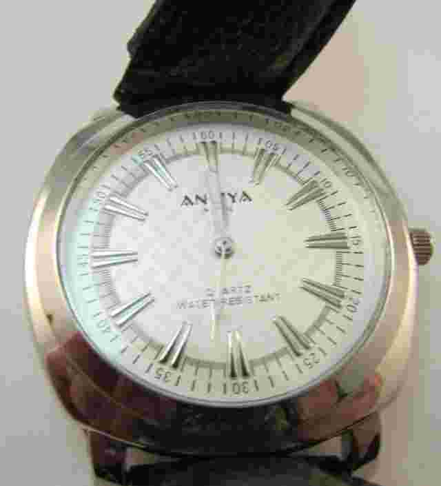 Anriya Milan Vintage Quartz Watch with Money Clip Box Estate Find Appears Unworn