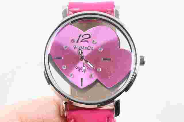 WOMAGE 9729-2 QUARTZ WATER RESISTANT PINK HEARTS WRISTWATCH  NEW BATTERY 6063