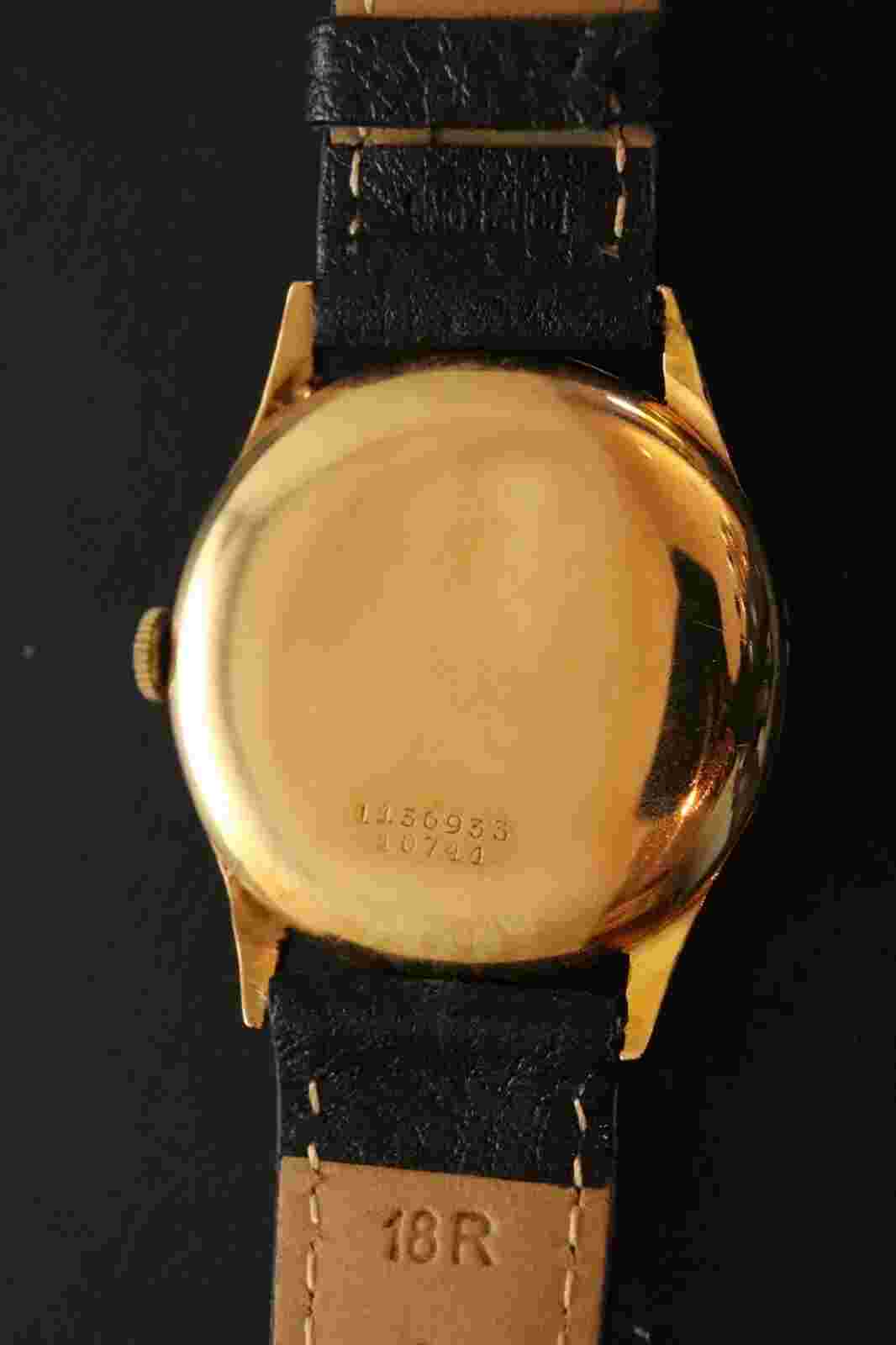 40's Universal Geneve 18k Original Military Dial cal 263 - Very Rare (UN-004)