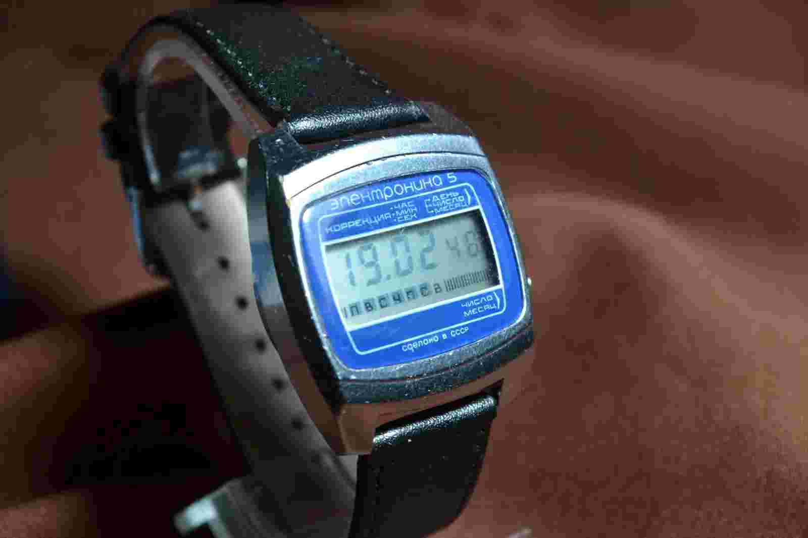 Soviet Digital Vintage Watch 80s Elektronika 5 Quartz USSR Soviet Era Wristwatch