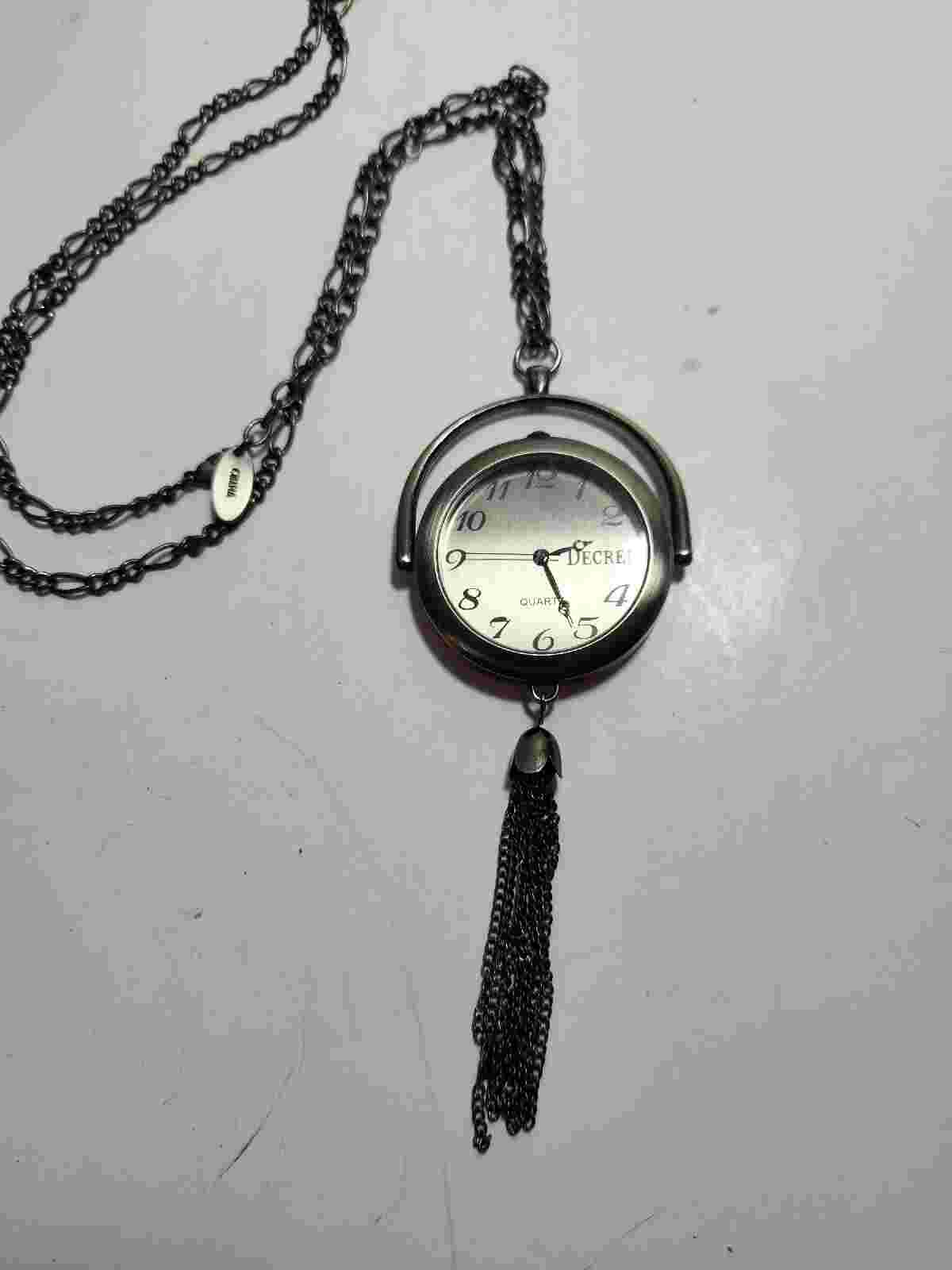 DECREE DCR51C Silver TONE CHAIN NECKLACE WATCH ladies Quartz 138 Pc21