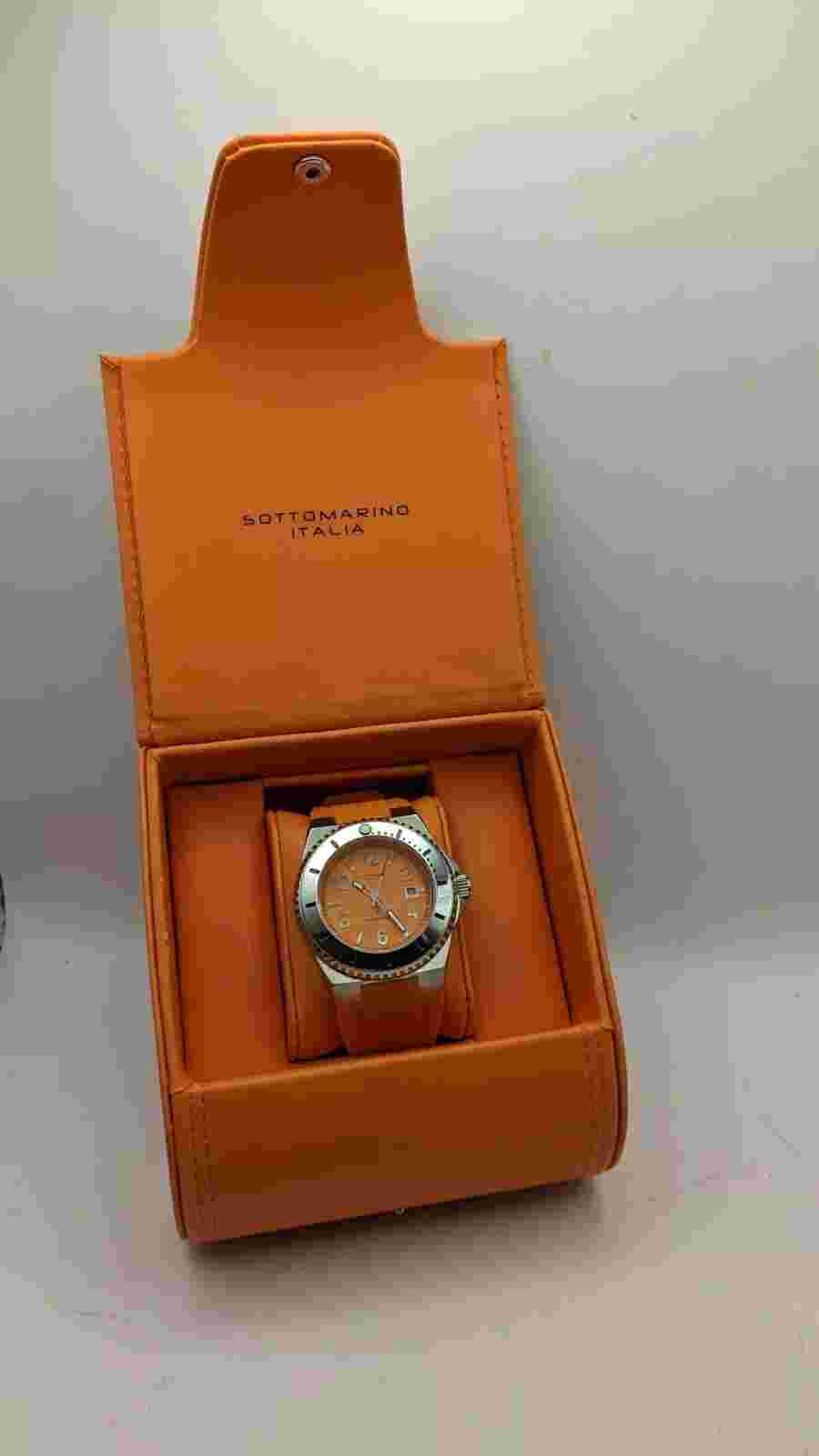 VINTAGE SOTTOMARINO ITALIA ORCA 100M ORANGE RUBBER SPORTS WATCH WITH BOX WORKING
