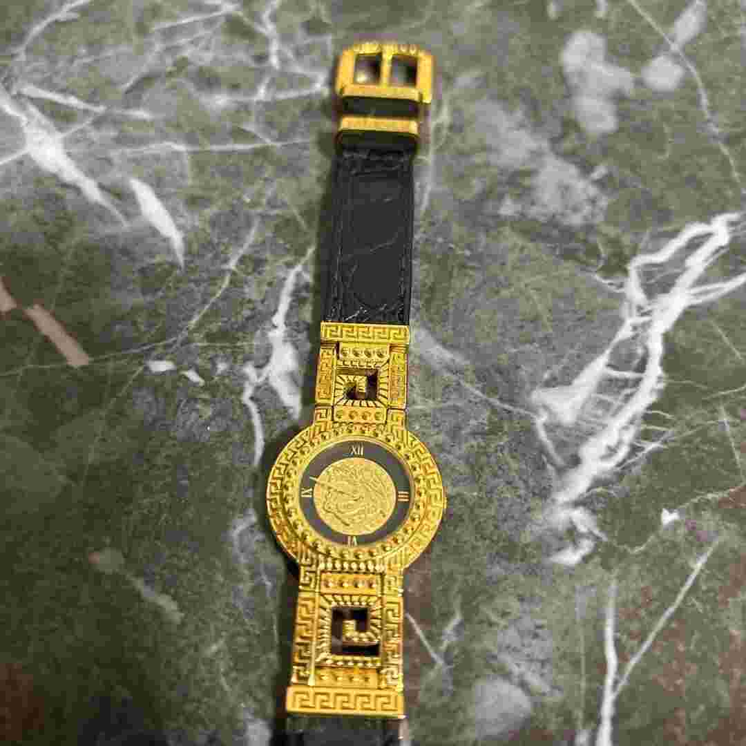 Authentic Gianni Versace Vintage Womens Wristwatch Medusa Gold Black