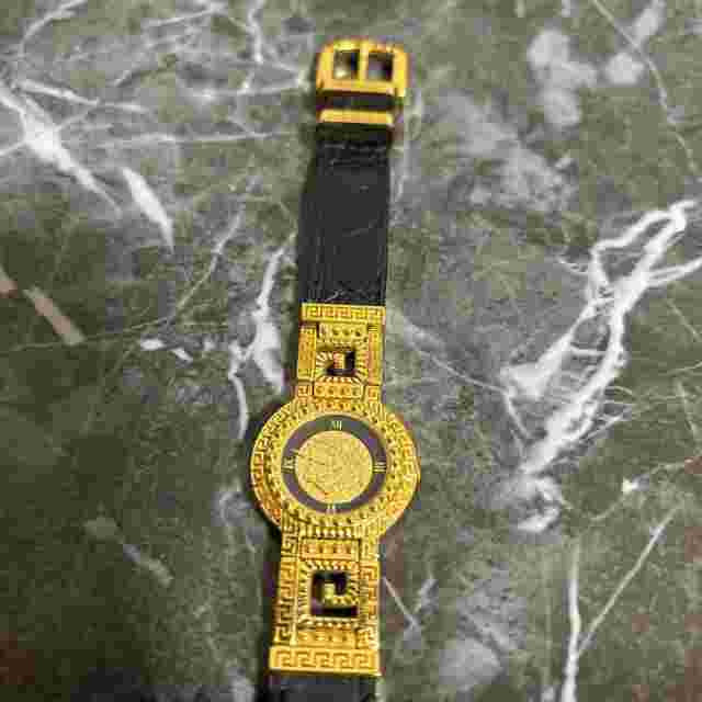 Authentic Gianni Versace Vintage Womens Wristwatch Medusa Gold Black