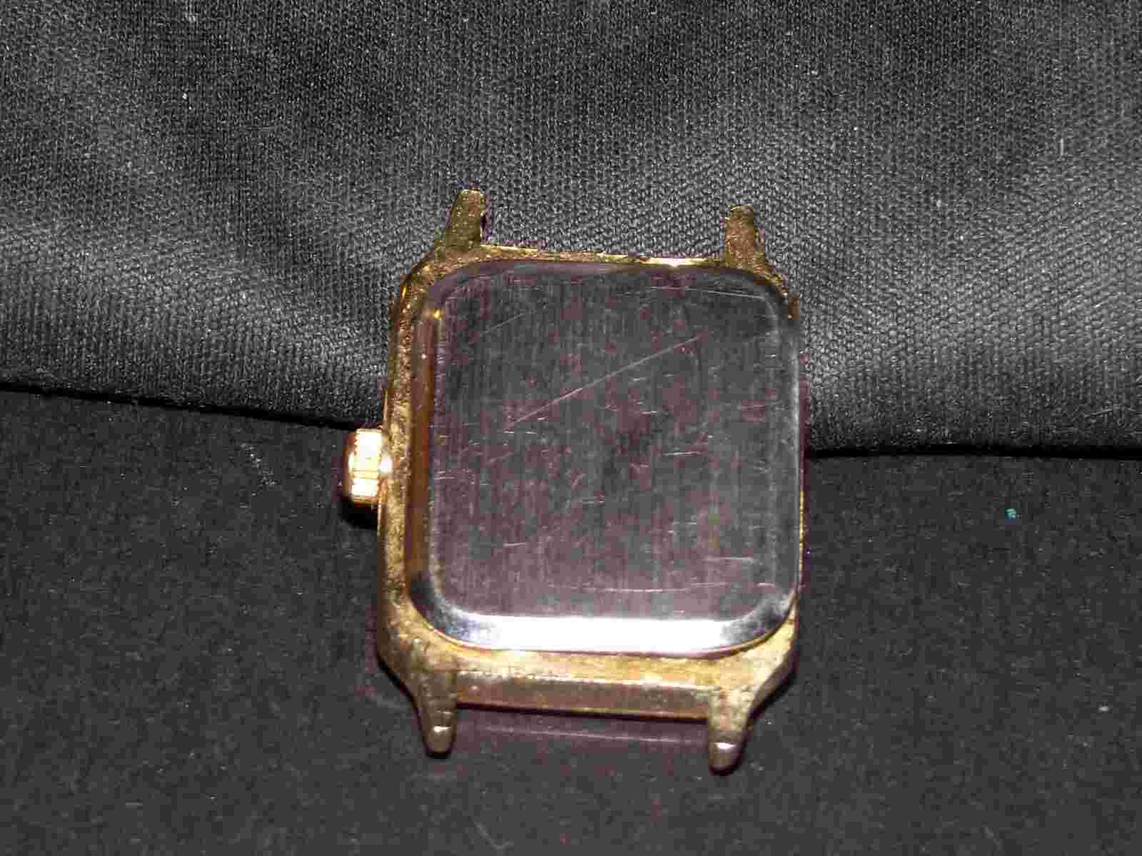 Vintage Luis Santini Ladies Wrist Watch with Square face in Gold colour.