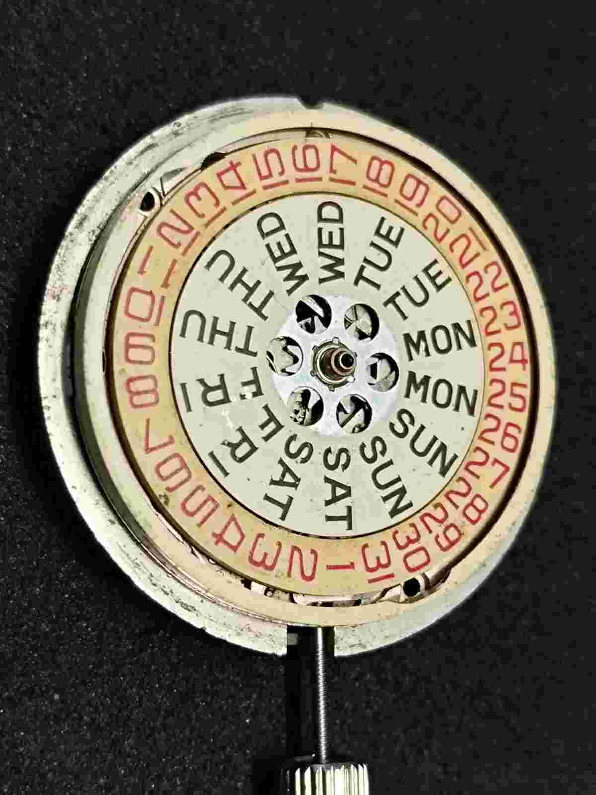 NINO AUTOMATIC MOVEMENT CAL NO.AS-2066 DAY/DATE ON-3 CROWN AT-3 O'CLOCK B-353