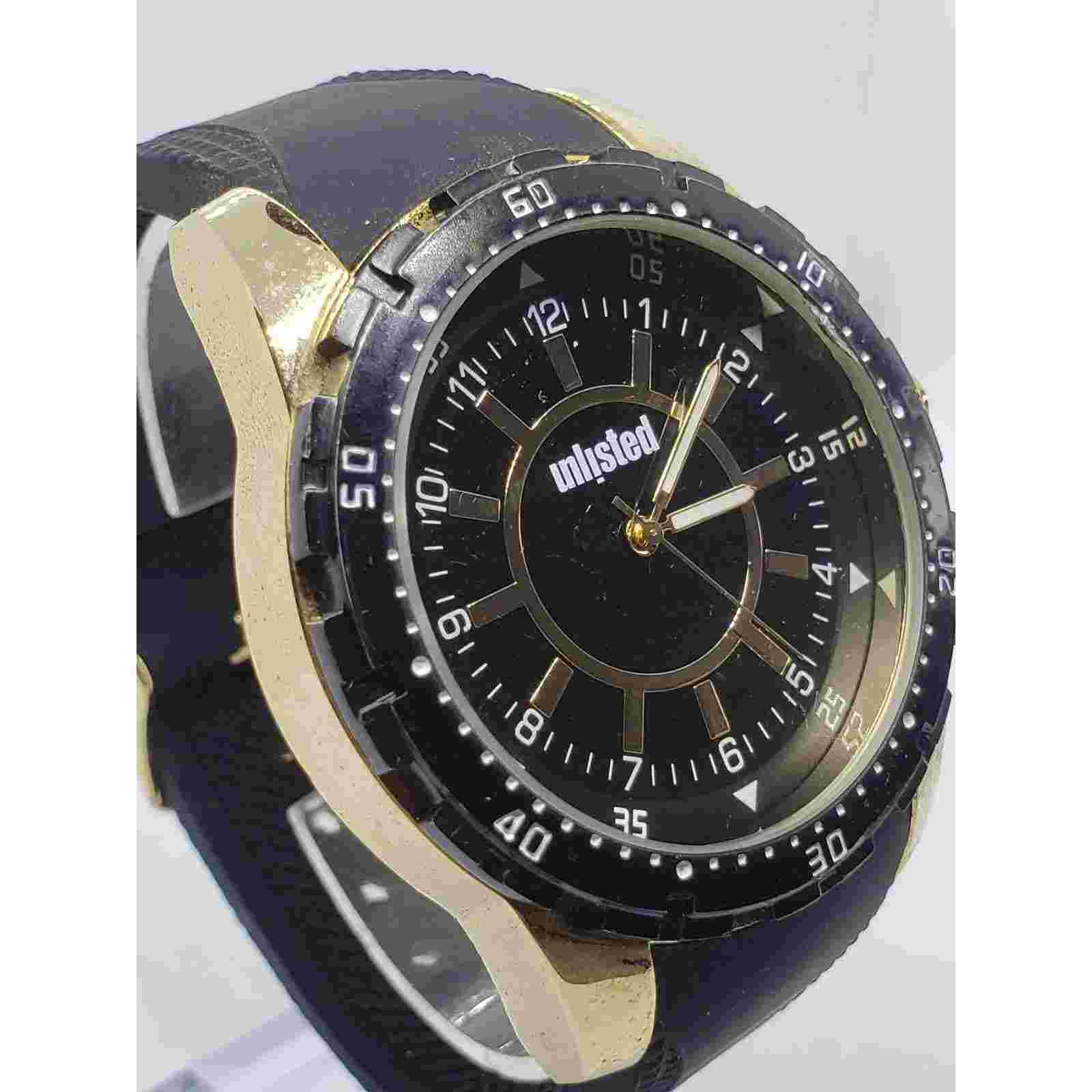 Unlisted Kenneth Cole Men's watch 10030904. Large black/gold face Working watch