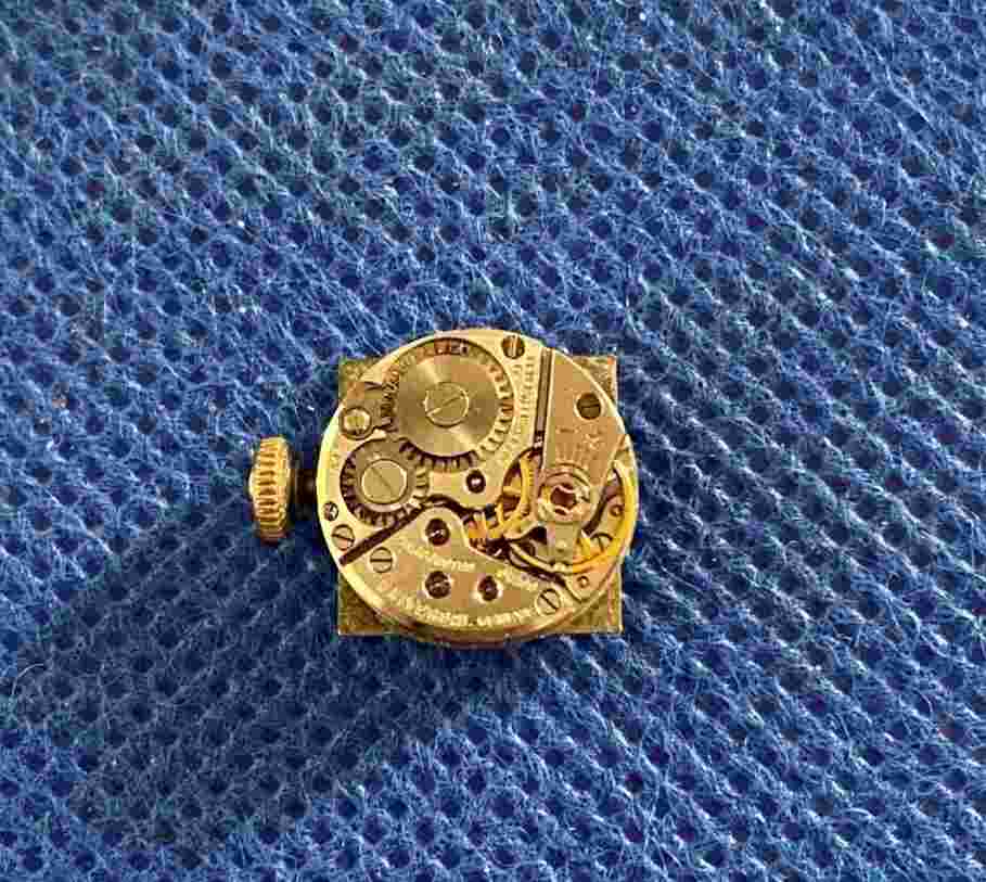 Original UNIVERSAL GENEVE 542 manual winding movement & dial (1c/7254)