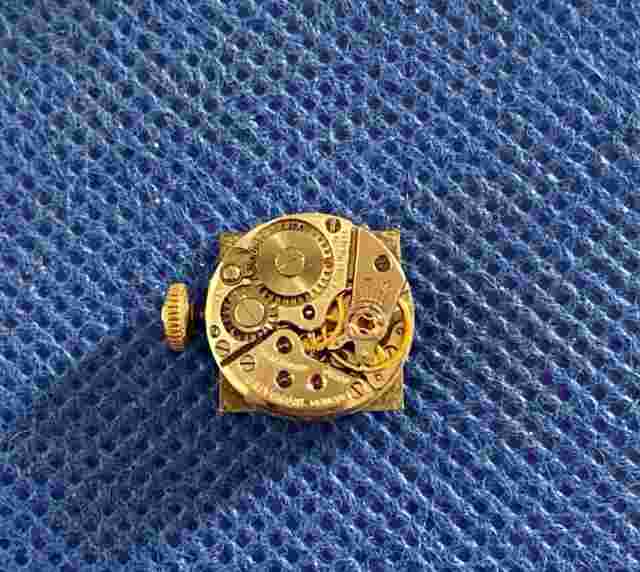 Original UNIVERSAL GENEVE 542 manual winding movement & dial (1c/7254)
