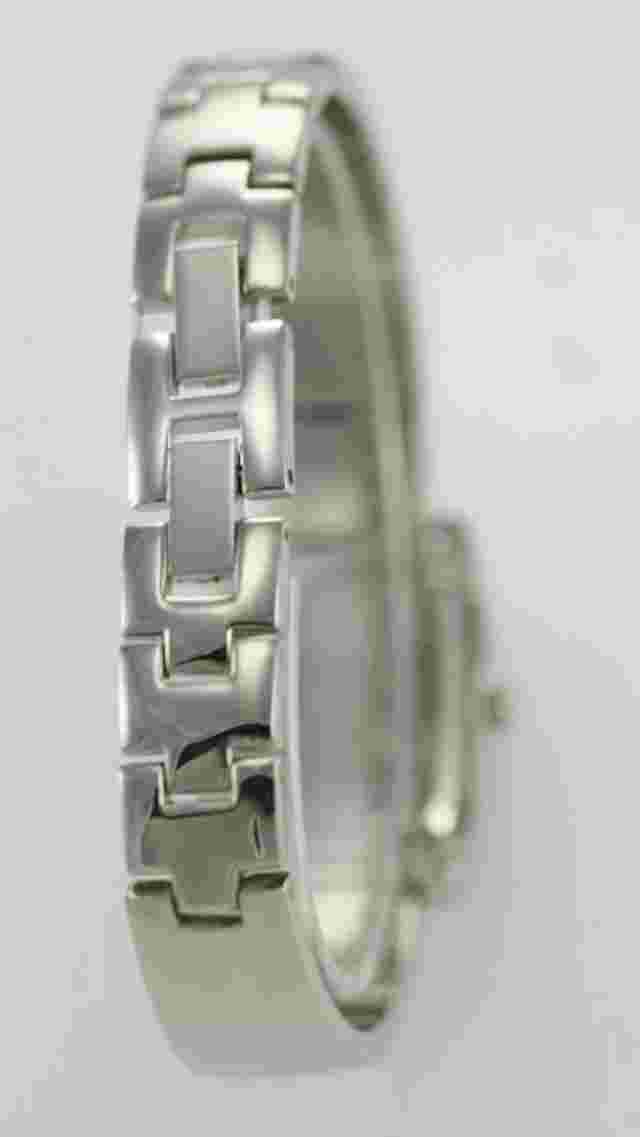 Apt. 9 Watch Womens Stainless Steel Silver Water Resistant Battery White Quartz