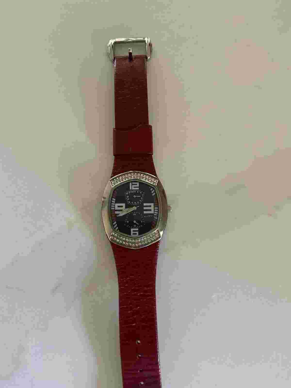 Kenneth Cole Reaction Ladies Watch Red Silver Tone Black Dial Ultra Slim 7.5"