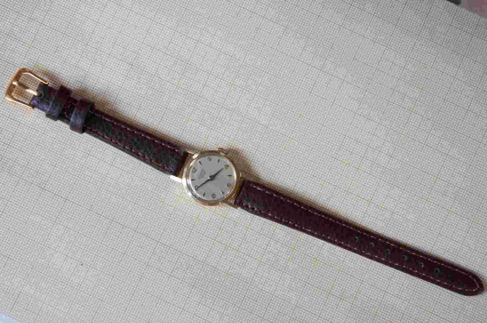 Reloj vintage Duward Splendit de soñora en caja de oro de 18 quilates.