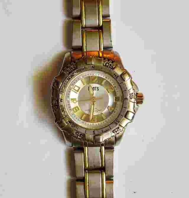 Roots woman wristwatch Indulgence R411 Qtz Japan movt no jewels china case