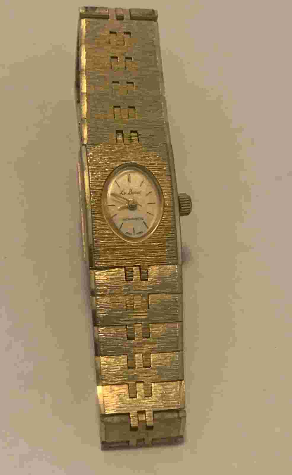 Vintage Le Baron Ladies Watch Bracelet Not Working Gold Tone Hong Kong