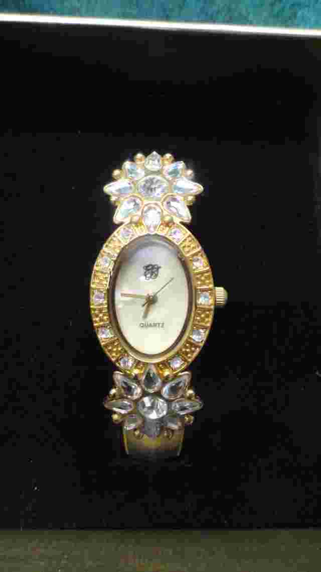 ELIZABETH TAYLOR WHITE DIAMONDS Floral Rhinestone Gold Watch New in Box
