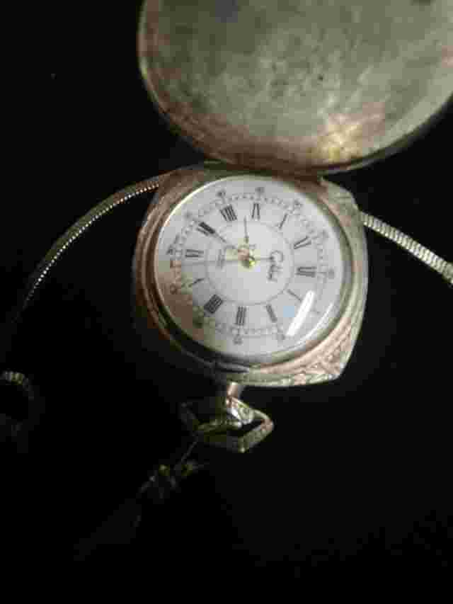 VTG COLIBRI 17 Jewel Silver tone Pocket Watch is working &keeping Times