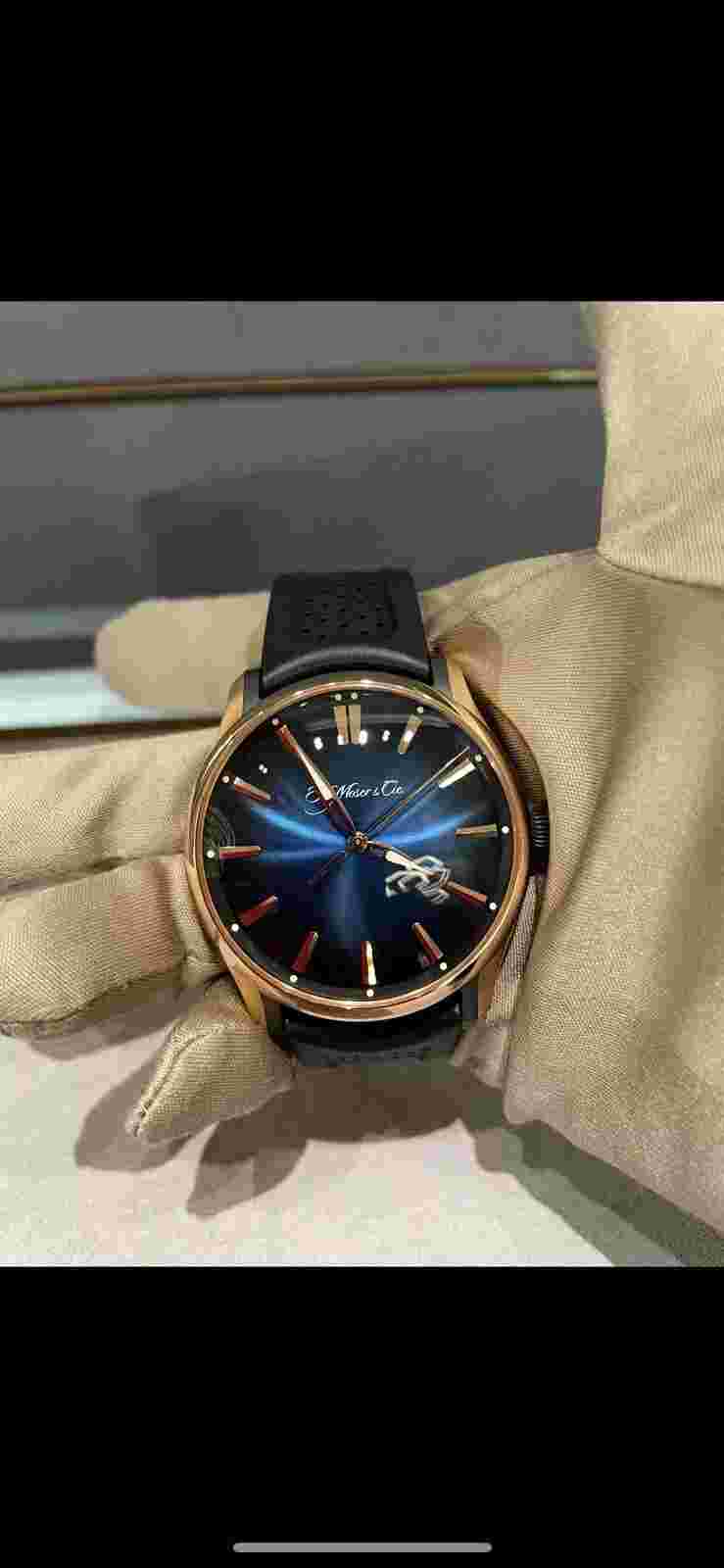 H. Moser & Cie Pioneer Centre Seconds 3200-0903- box, papers, stunning dial